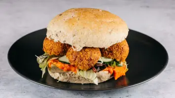 Falafel burger